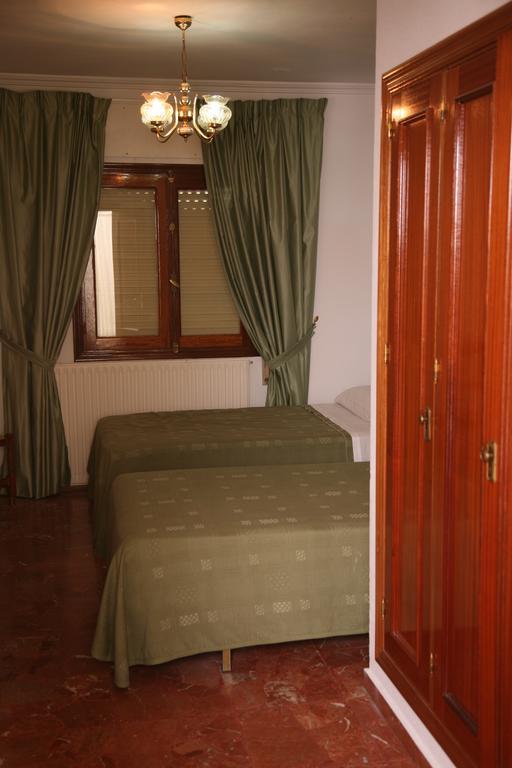 Hostal Santa Barbara Socuéllamos Esterno foto